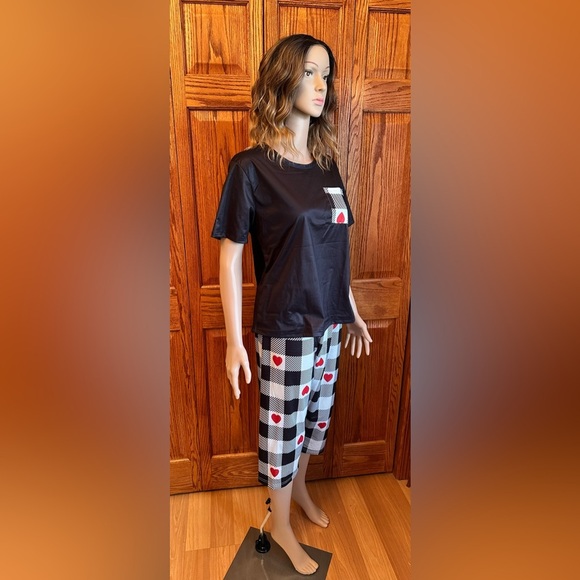 NWOT Black and White Checkered Pajama Set with Red Heart Accents Size Medium - Picture 6 of 15